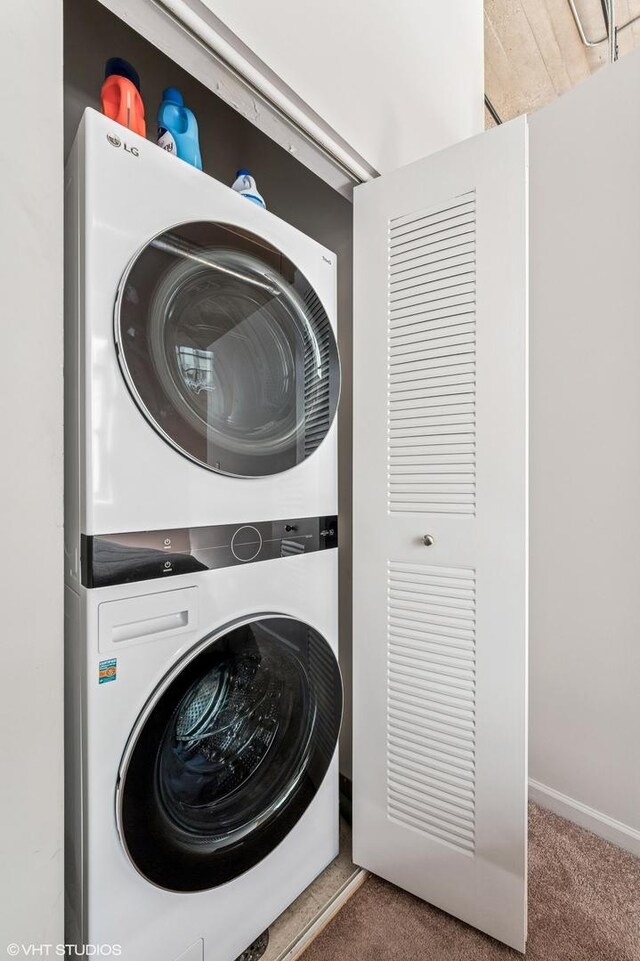 758 N Larrabee St Unit 427, Chicago, IL 60654 - laundry area with stacked washer and clothes dryer, carpet, and baseboards
