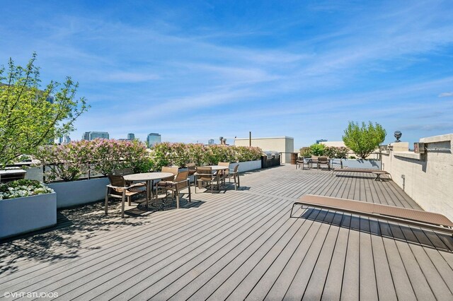 758 N Larrabee St Unit 427, Chicago, IL 60654 - deck with outdoor dining area