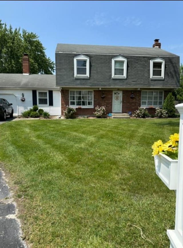 15 Huntley Ct, Crete, IL 60417 - dutch colonial with a front lawn and a garage