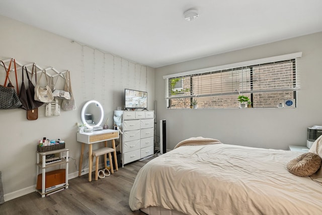 534 W Eugenie St, Chicago, IL 60614 - bedroom with dark wood-type flooring and baseboards