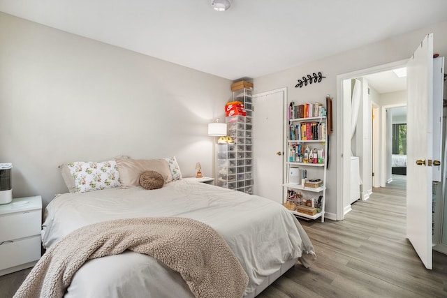 534 W Eugenie St, Chicago, IL 60614 - bedroom featuring wood finished floors and baseboards