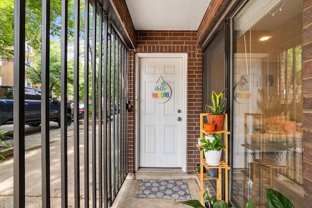 534 W Eugenie St, Chicago, IL 60614 - entrance to property with brick siding