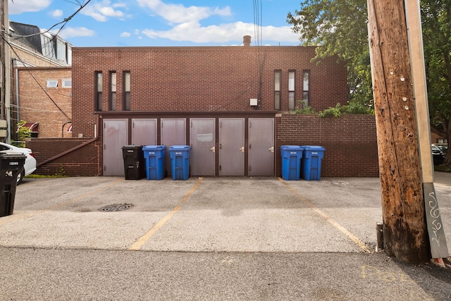 534 W Eugenie St, Chicago, IL 60614 - exterior space featuring uncovered parking and brick siding