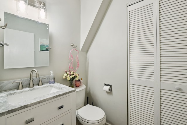 534 W Eugenie St, Chicago, IL 60614 - bathroom featuring a closet and vanity