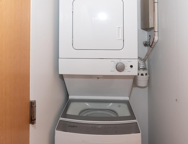 1250 W Van Buren St Unit 202, Chicago, IL 60607 - laundry area with stacked washing machine and dryer
