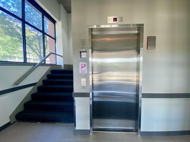 1250 W Van Buren St Unit 202, Chicago, IL 60607 - kitchen featuring elevator