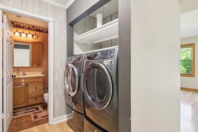 3760 N Alder Dr, Hoffman Estates, IL 60192 - laundry room featuring independent washer and dryer, light wood-type flooring, and crown molding