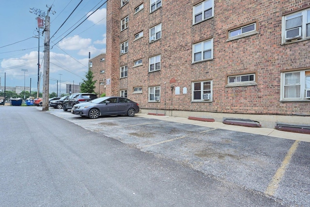2142 W Rosemont Ave Unit 1A, Chicago, IL 60659 - view of property with uncovered parking