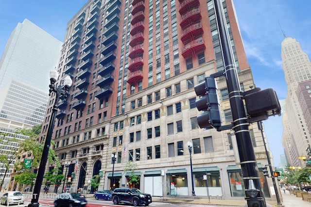 212 W Washington St Unit 1108, Chicago, IL 60606 - view of property featuring a view of city