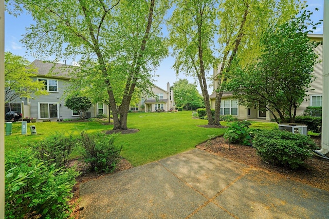 881 Dandridge Ct, Elgin, IL 60120 - view of green lawn