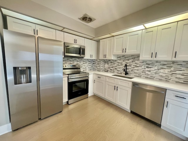 4125 N Keystone Ave Unit 605, Chicago, IL 60641 - kitchen with stainless steel appliances, light wood-type flooring, tasteful backsplash, and light countertops