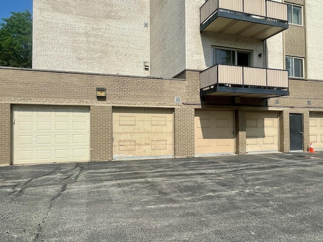 4125 N Keystone Ave Unit 605, Chicago, IL 60641 - view of garage