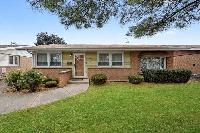 5530 Parkview Ct, Crestwood, IL 60418 - single story home featuring brick siding and a front lawn