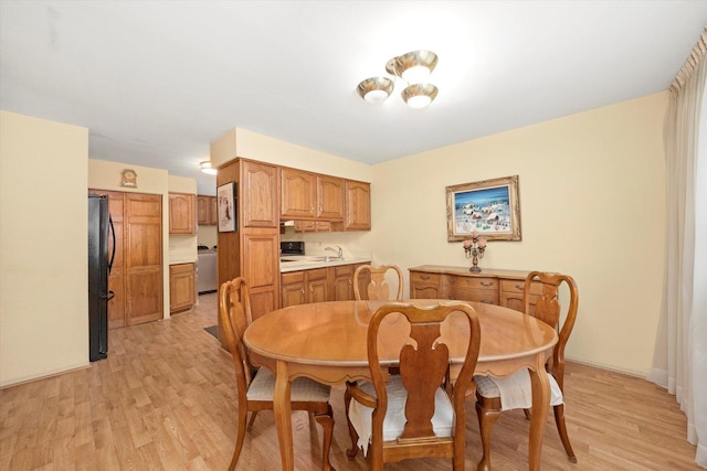 5530 Parkview Ct, Crestwood, IL 60418 - dining room featuring light wood finished floors and washer / clothes dryer