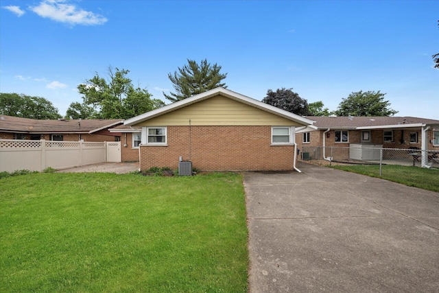 5530 Parkview Ct, Crestwood, IL 60418 - rear view of house featuring brick siding