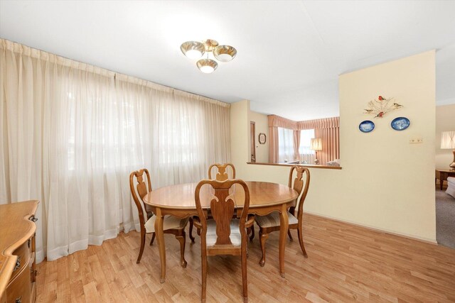 5530 Parkview Ct, Crestwood, IL 60418 - dining room with wood finished floors