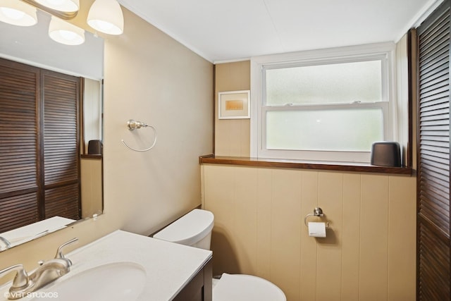 525 Andrew Ln, Lake Zurich, IL 60047 - bathroom featuring toilet, a closet, and vanity