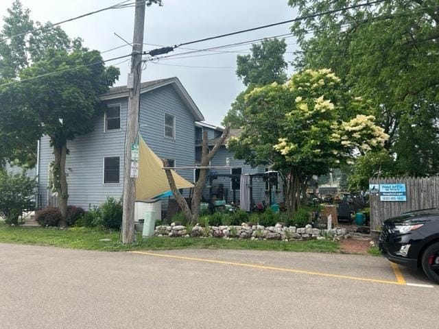 118 W N St, Elburn, IL 60119 - view of front of house featuring uncovered parking