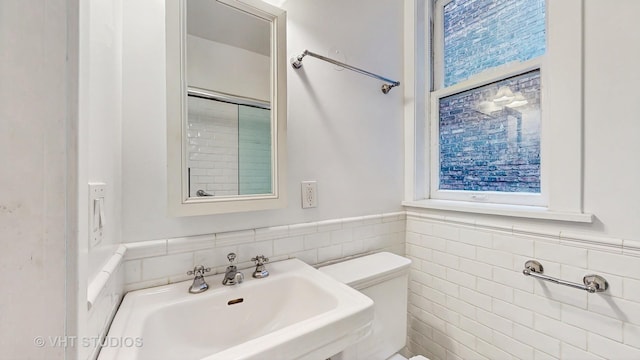 1646 E 54th St Unit 2, Chicago, IL 60615 - half bath featuring wainscoting and tile walls