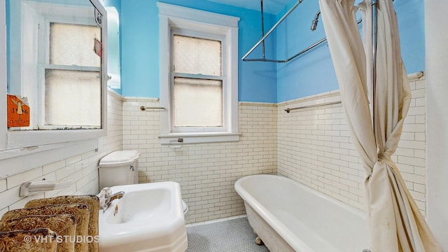 1646 E 54th St Unit 2, Chicago, IL 60615 - bathroom featuring tile walls, wainscoting, and tile patterned floors