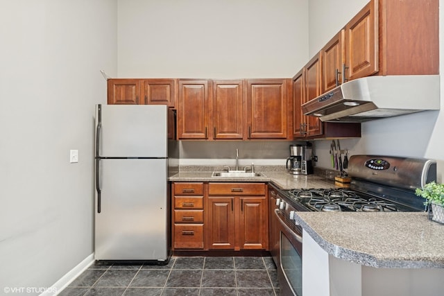 2510 N Wayne Ave Unit 302, Chicago, IL 60614 - kitchen with freestanding refrigerator, a sink, range hood, gas stove, and brown cabinets