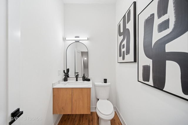 4752 S Champlain Ave, Chicago, IL 60615 - bathroom with toilet, wood finished floors, vanity, and baseboards