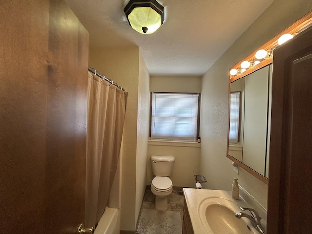 2100 Steven St, Rock Falls, IL 61071 - full bath with toilet, vanity, baseboards, and shower / tub combo with curtain