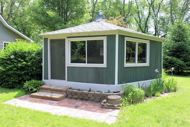 1046 N Riverside Dr, Momence, IL 60954 - view of outdoor structure with entry steps and view of scattered trees