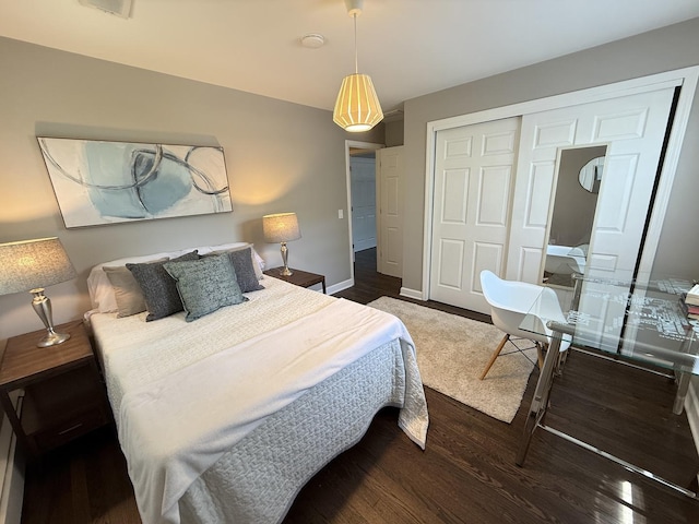 11 S Roberts Rd, Inverness, IL 60067 - bedroom featuring a closet, wood finished floors, and baseboards