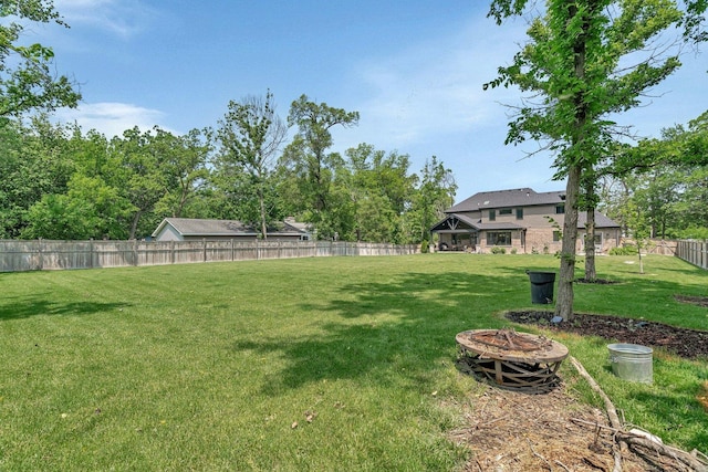 20111 N Woodland Cir, Mokena, IL 60448 - fenced backyard with a fire pit