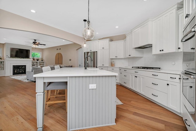 20111 N Woodland Cir, Mokena, IL 60448 - kitchen featuring ceiling fan, arched walkways, white cabinetry, and recessed lighting