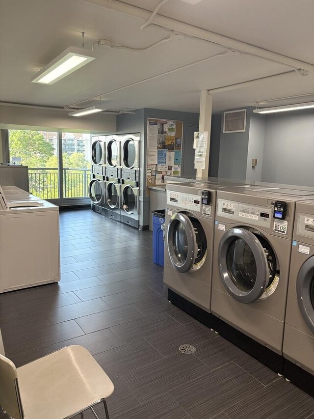 6007 N Sheridan Rd Unit 24H, Chicago, IL 60660 - shared laundry featuring independent washer and dryer and stacked washer / drying machine