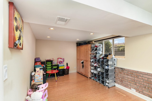 1262 N Kennedy Dr, Streamwood, IL 60107 - recreation room featuring light wood-type flooring and recessed lighting