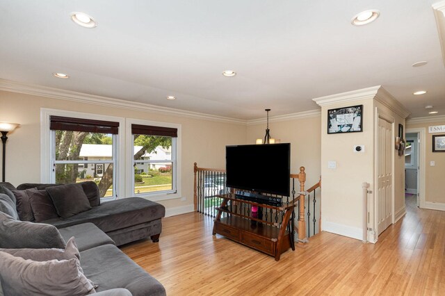 1262 N Kennedy Dr, Streamwood, IL 60107 - living room featuring light wood-style flooring, crown molding, and recessed lighting