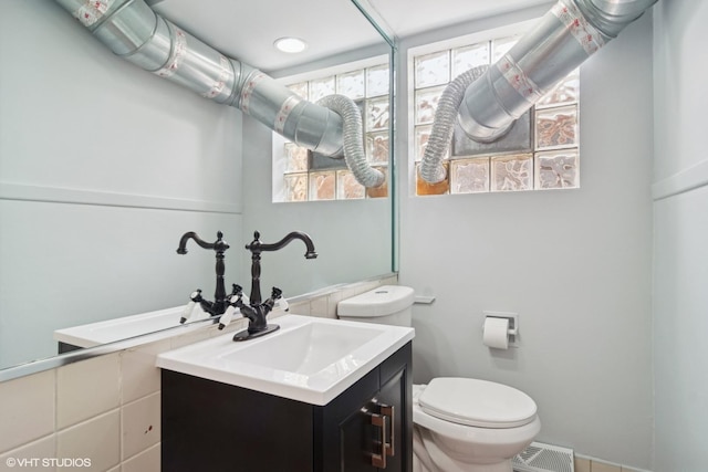 7032 W 63rd Pl, Chicago, IL 60638 - half bathroom featuring vanity and toilet
