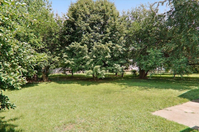 1209 Gettysburg Dr, Bloomington, IL 61704 - view of yard