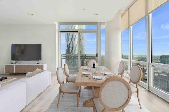 737 W Washington Blvd Unit 3308, Chicago, IL 60661 - dining space featuring a wall of windows, light wood finished floors, and a view of city