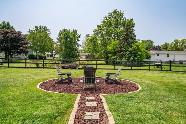 107 W 10th St, Gridley, IL 61744 - view of yard