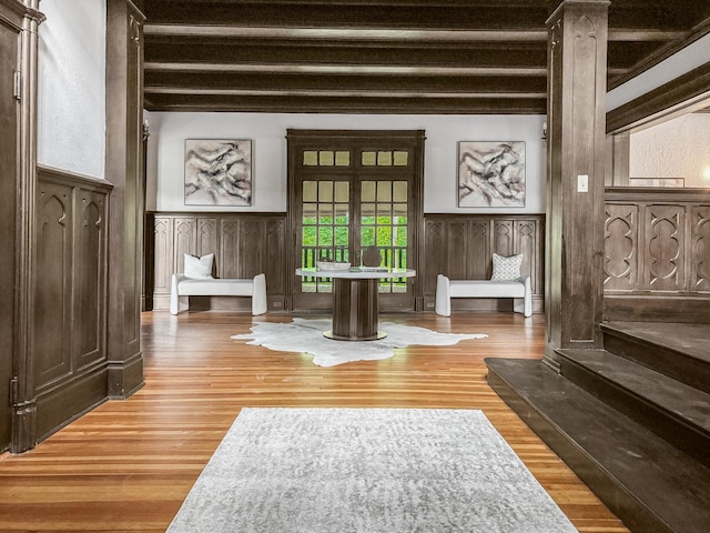 141 Loretto Ct, Wheaton, IL 60189 - living area featuring light wood-style floors, a wainscoted wall, and a decorative wall