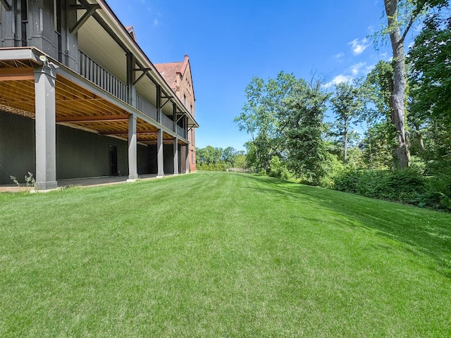 141 Loretto Ct, Wheaton, IL 60189 - view of green lawn with a wooden deck