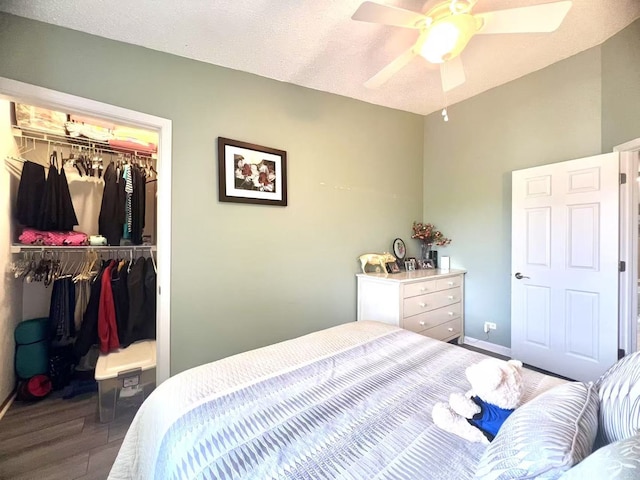 11 Echo Ct Unit 17, Vernon Hills, IL 60061 - bedroom with a closet, wood finished floors, a ceiling fan, and a spacious closet