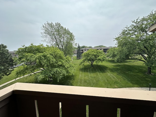 11 Echo Ct Unit 17, Vernon Hills, IL 60061 - view of green lawn featuring a balcony