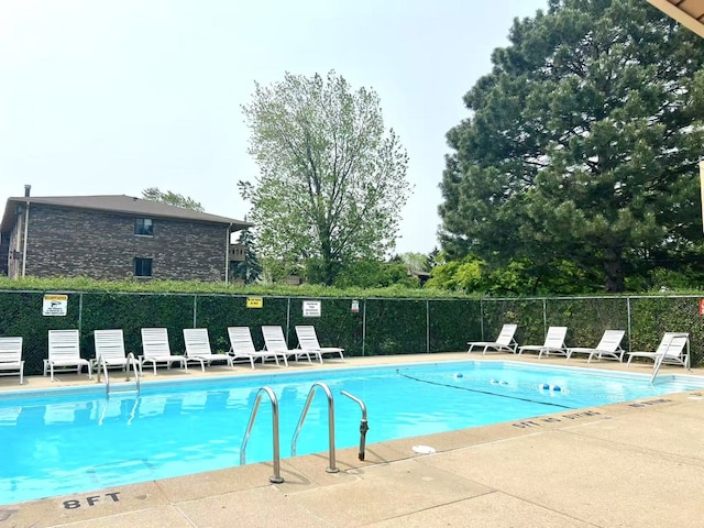 11 Echo Ct Unit 17, Vernon Hills, IL 60061 - community pool with a patio