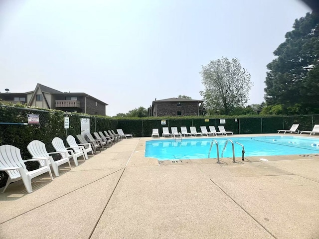 11 Echo Ct Unit 17, Vernon Hills, IL 60061 - community pool with a patio area