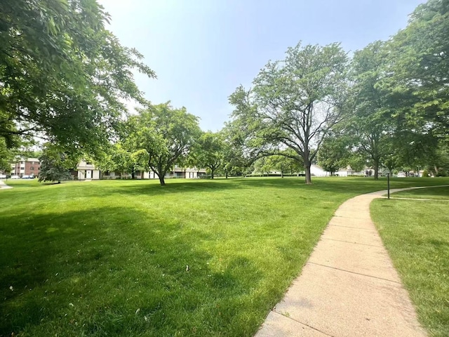 11 Echo Ct Unit 17, Vernon Hills, IL 60061 - view of property's community featuring a lawn