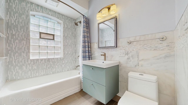 117 S Grove Ave, Oak Park, IL 60302 - bathroom featuring tile walls, vanity, and shower / tub combo