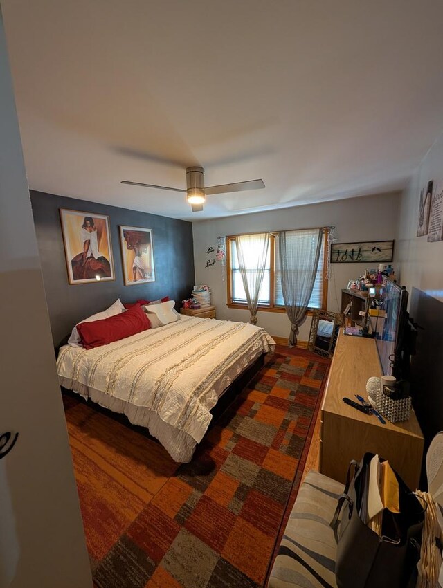 bedroom featuring a ceiling fan