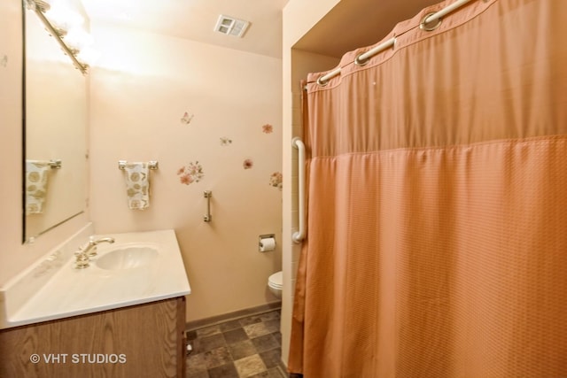 1550 Marshall Dr, Des Plaines, IL 60018 - bathroom featuring vanity and a shower with shower curtain