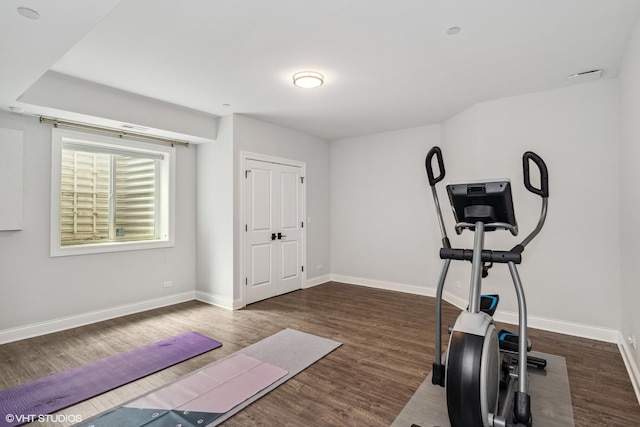 1780 Prairie Ave, Northbrook, IL 60062 - workout area featuring dark wood finished floors and baseboards