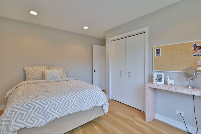 717 S Washington St, Elmhurst, IL 60126 - bedroom featuring light wood finished floors, a closet, and recessed lighting